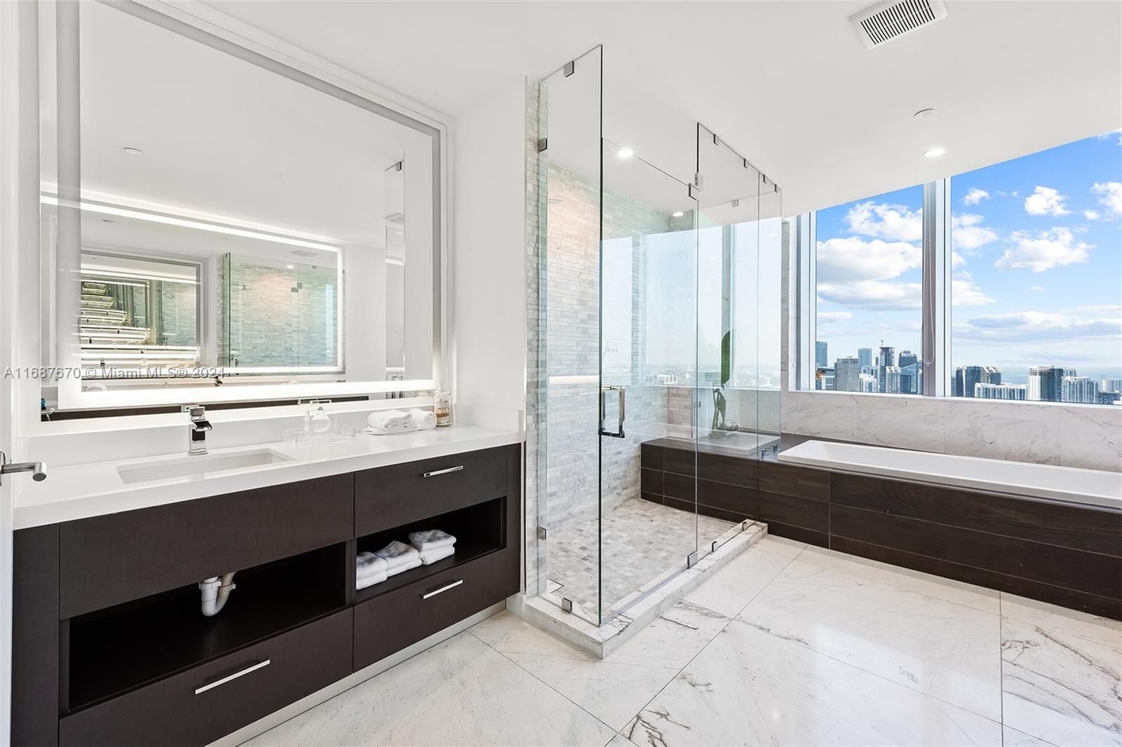PARAMOUNT MIAMI WORLDCENT - Residential