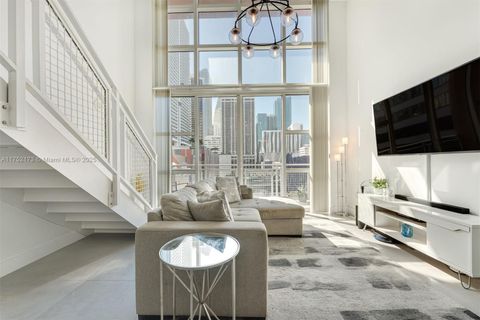 253 NE 2nd St 618 Miami FL 33132