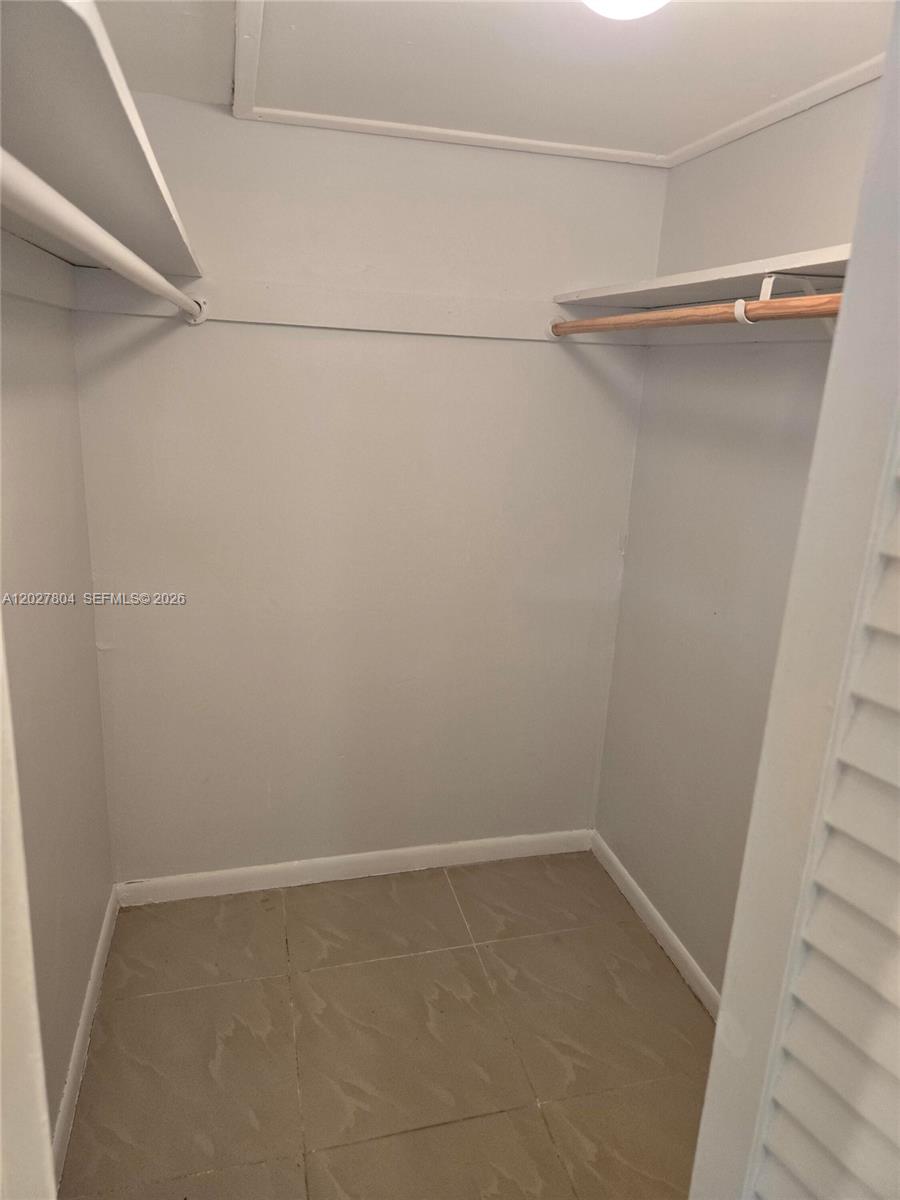 NORTH HAMPTON COURT CONDO - Residential