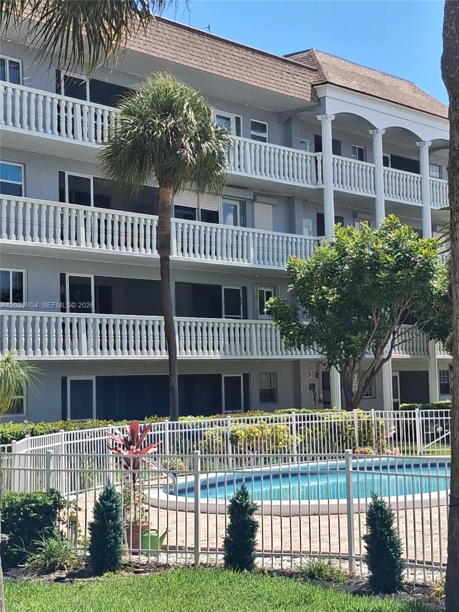 NORTH HAMPTON COURT CONDO - Residential