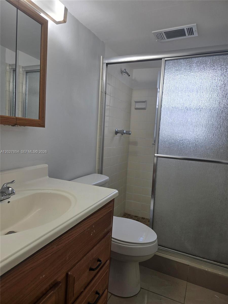 NORTH HAMPTON COURT CONDO - Residential