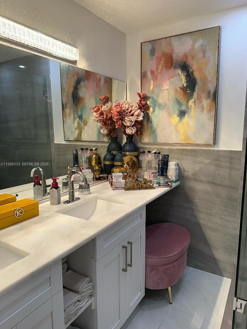 PARAGON CENTRE - Residential Lease