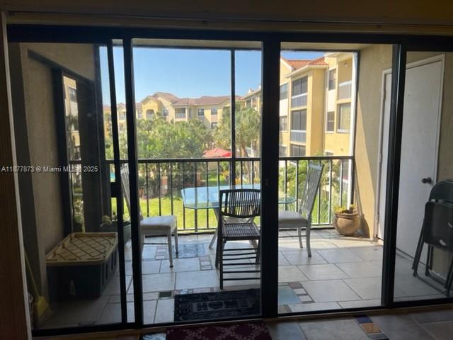 UNO LAGO 6 CONDO - Residential Lease