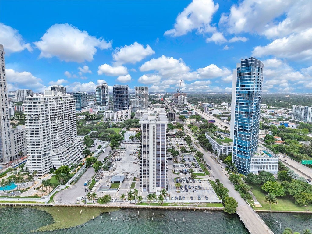 600 NE 36th St 508
