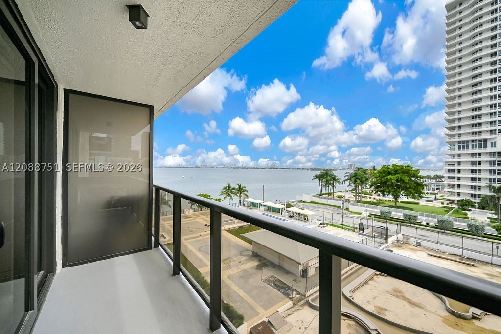 600 NE 36th St 508