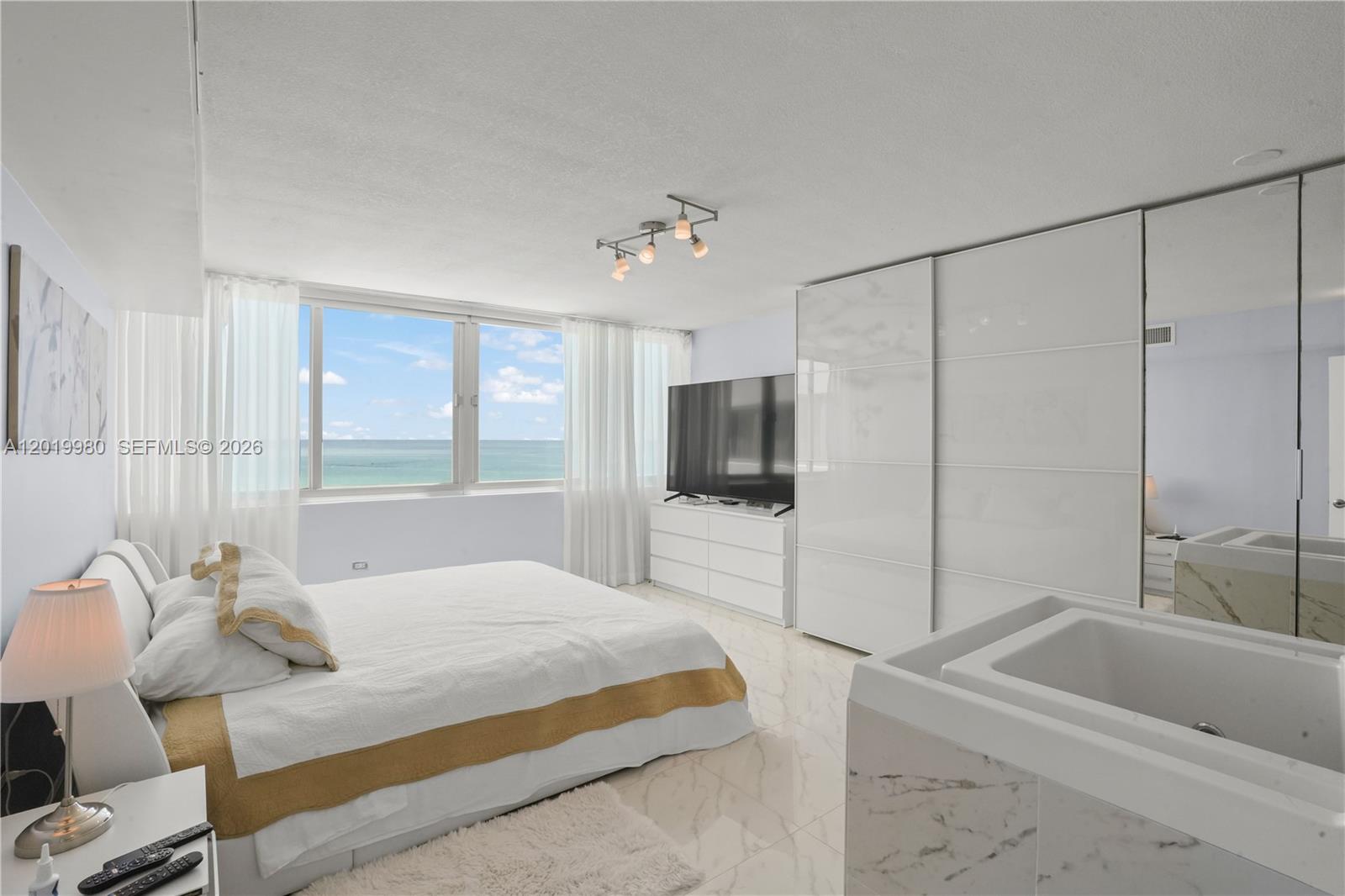 BURLEIGH HOUSE CONDO - Residential
