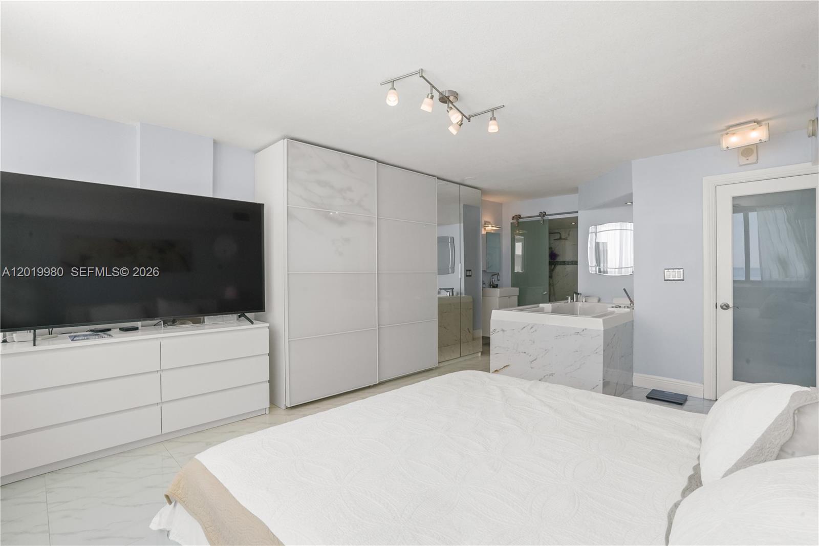 BURLEIGH HOUSE CONDO - Residential
