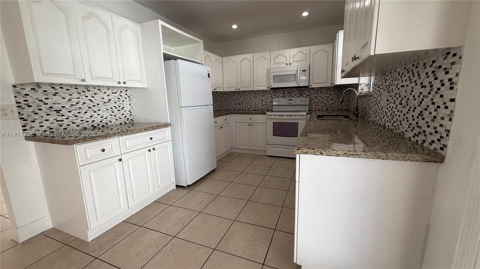 GRAPELAND HEIGHTS - Residential Lease