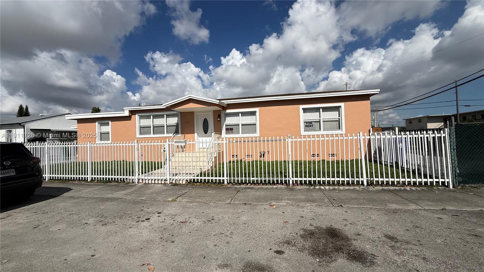 GRAPELAND HEIGHTS - Residential Lease