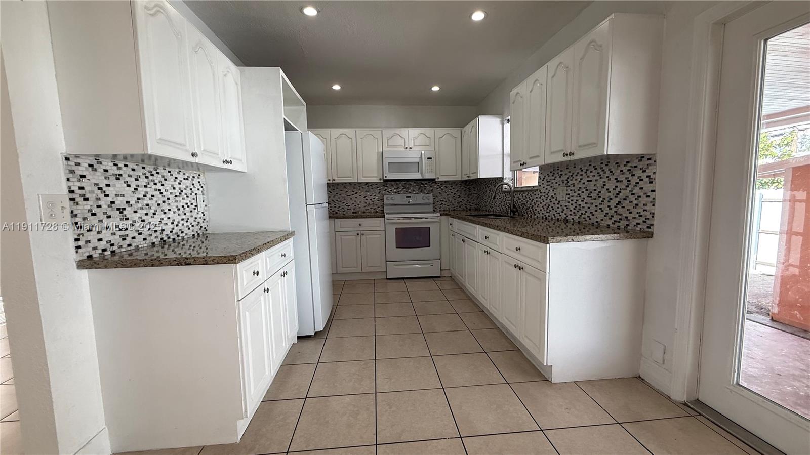 GRAPELAND HEIGHTS - Residential Lease