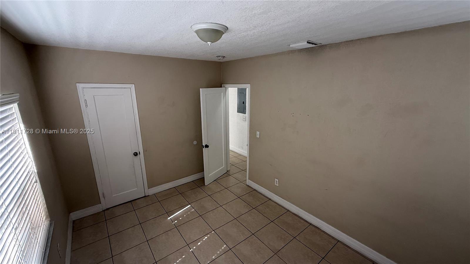 GRAPELAND HEIGHTS - Residential Lease