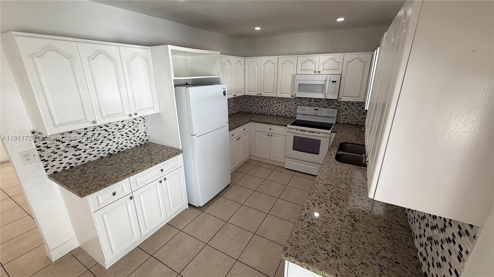 GRAPELAND HEIGHTS - Residential Lease