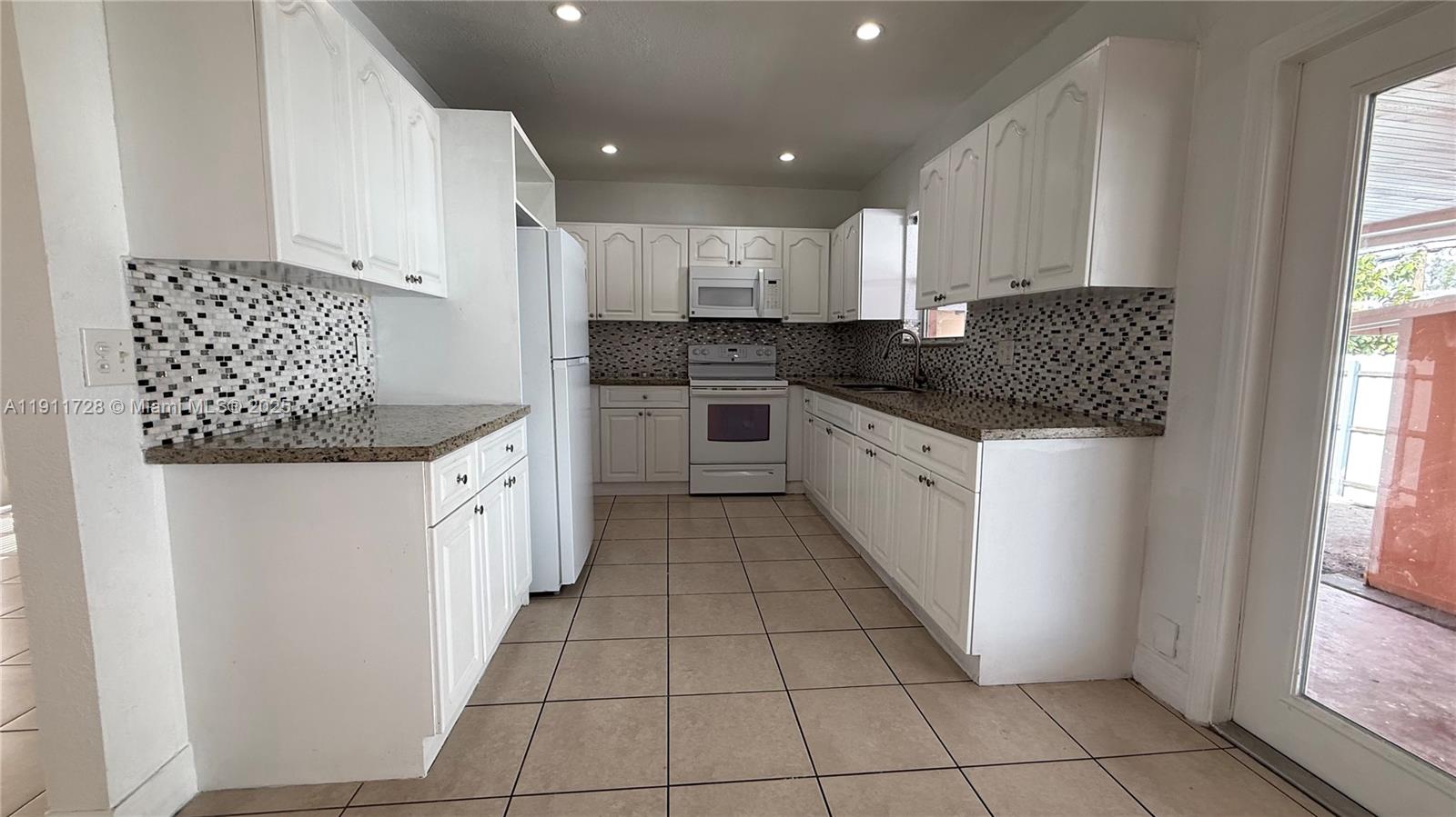 GRAPELAND HEIGHTS - Residential Lease