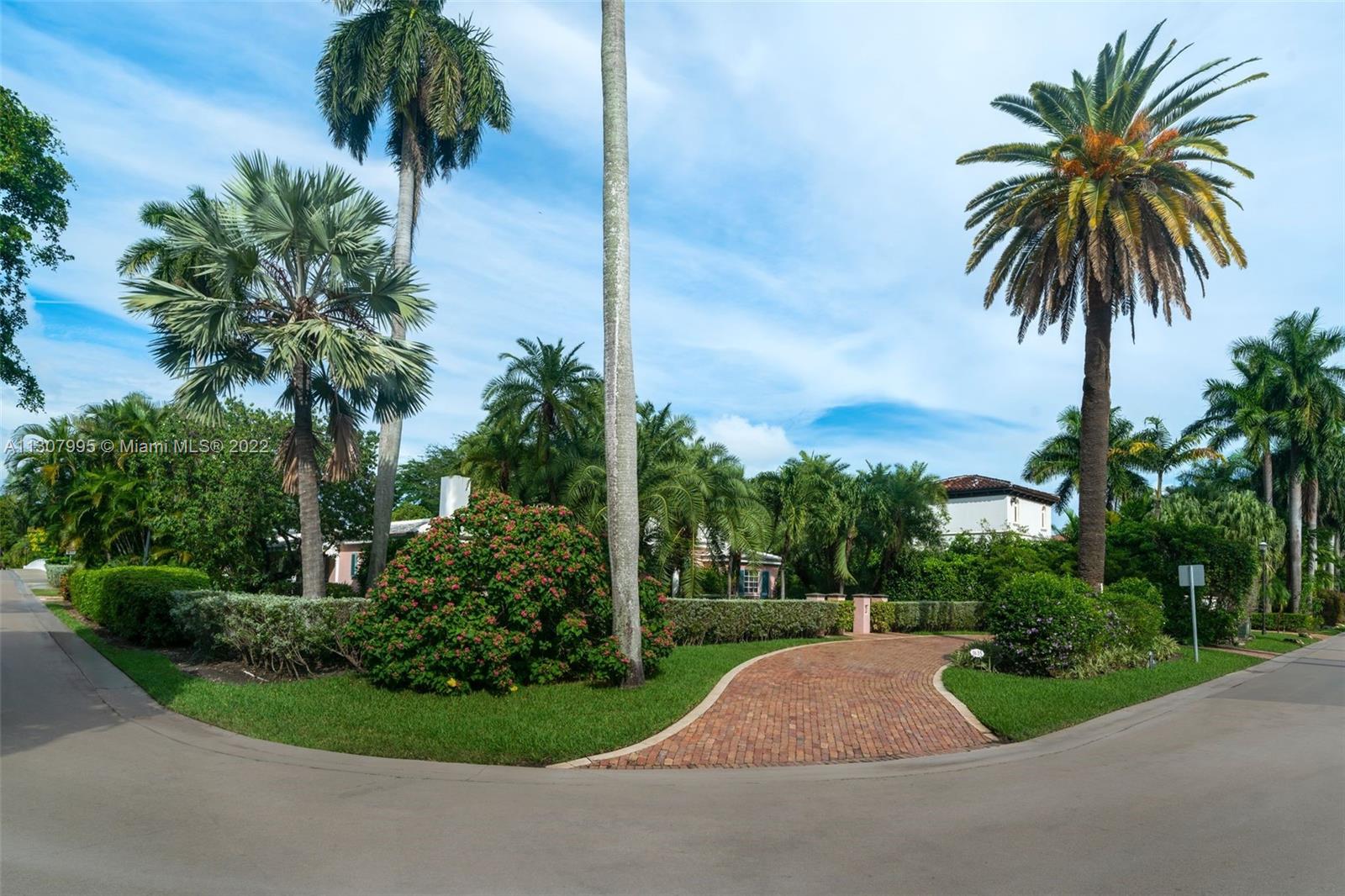 SUNSET ISLANDS-ISLAND NO - Residential