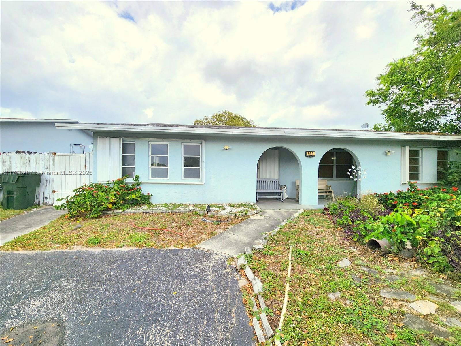 Rental Property at 2501 Sw 58th Mnr W, Dania Beach, Miami-Dade County, Florida - Bedrooms: 2 
Bathrooms: 2  - $2,000 MO.