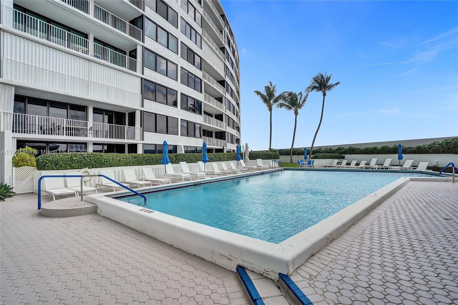 MAYFAIR HOUSE CONDO - Residential