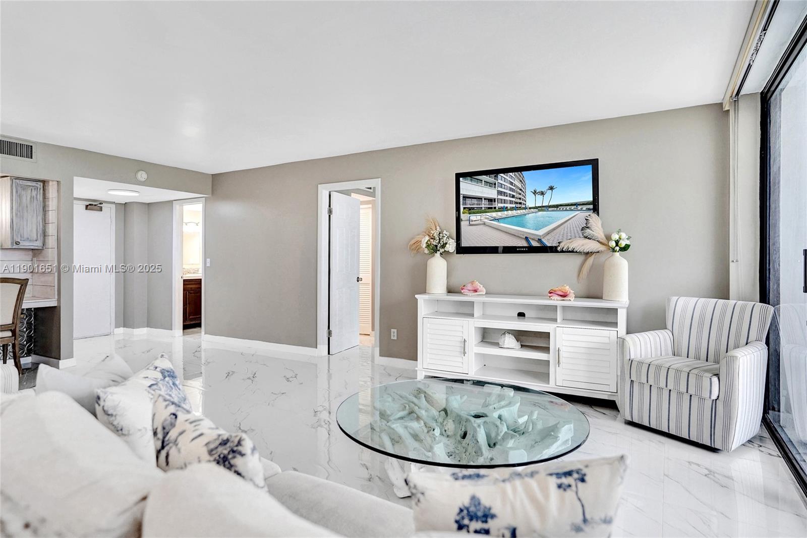 MAYFAIR HOUSE CONDO - Residential