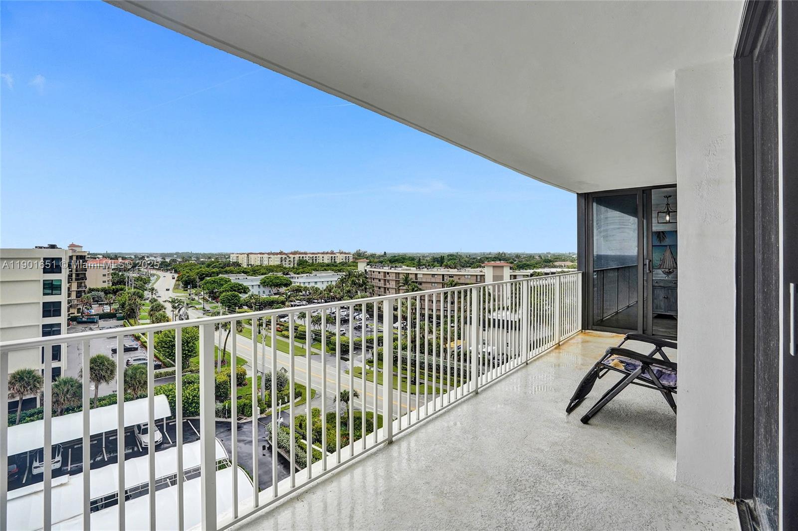 MAYFAIR HOUSE CONDO - Residential