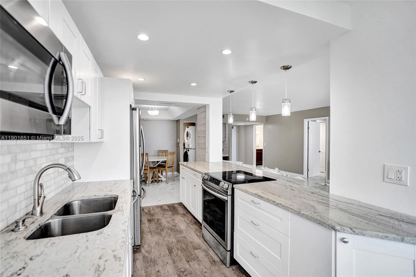 MAYFAIR HOUSE CONDO - Residential