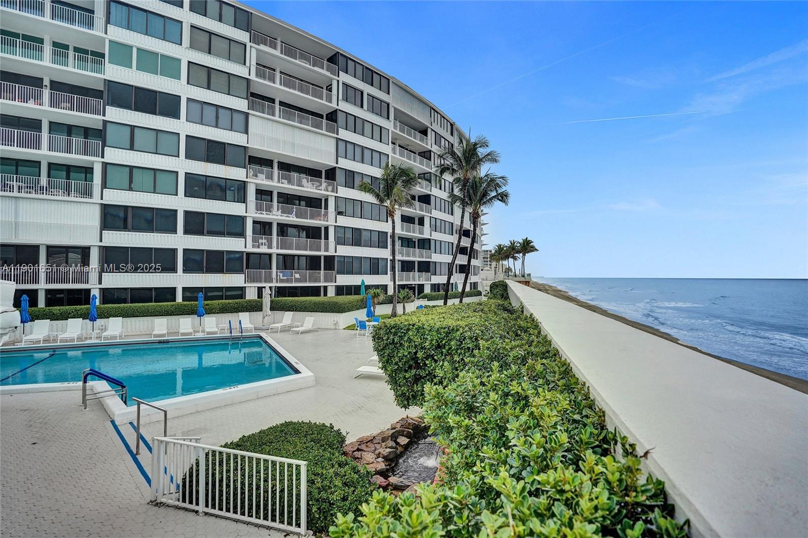 MAYFAIR HOUSE CONDO - Residential