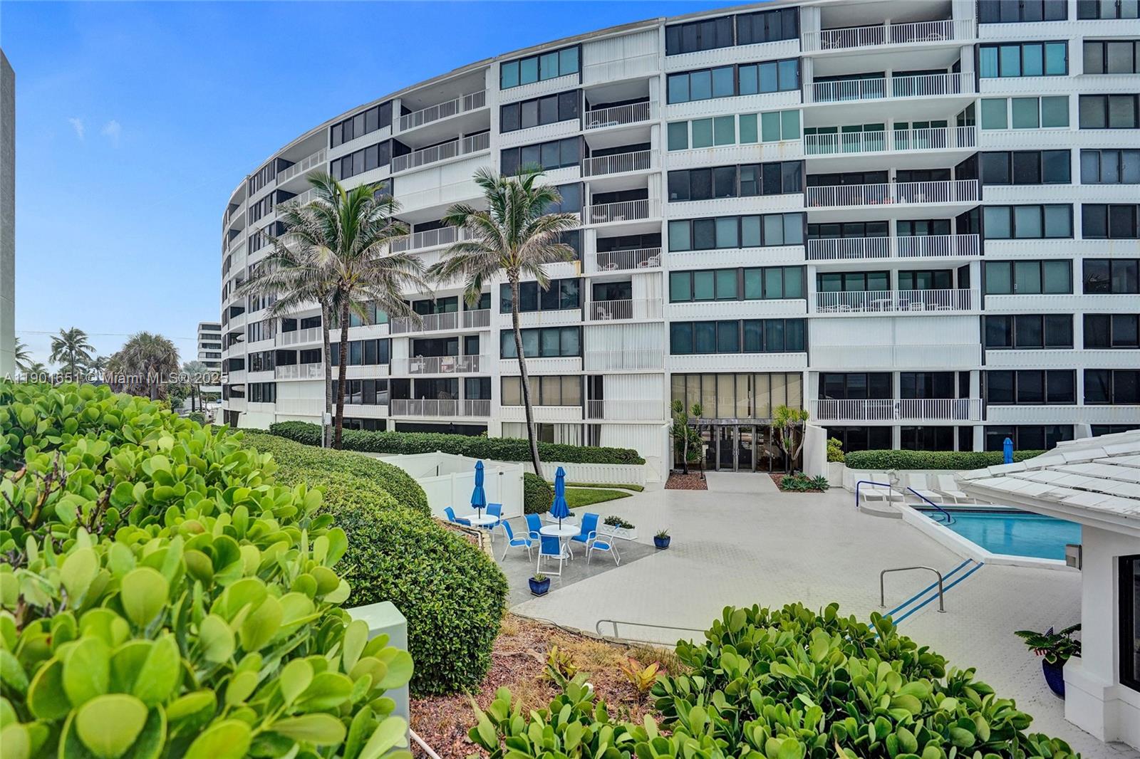 MAYFAIR HOUSE CONDO - Residential