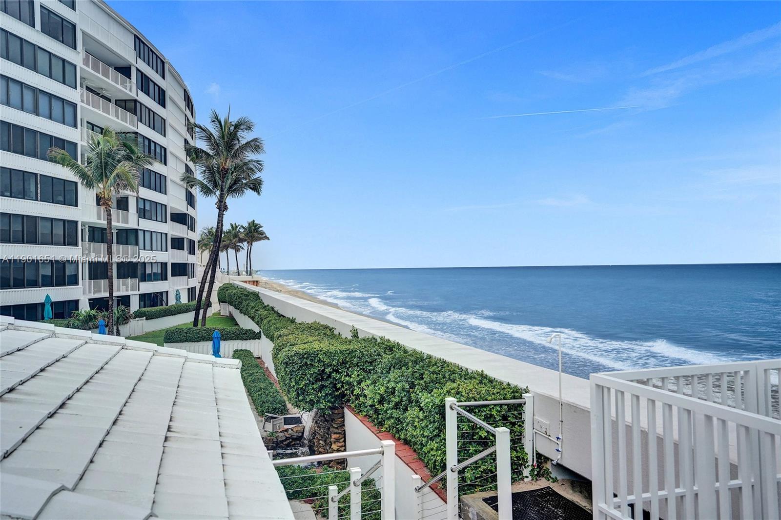 MAYFAIR HOUSE CONDO - Residential