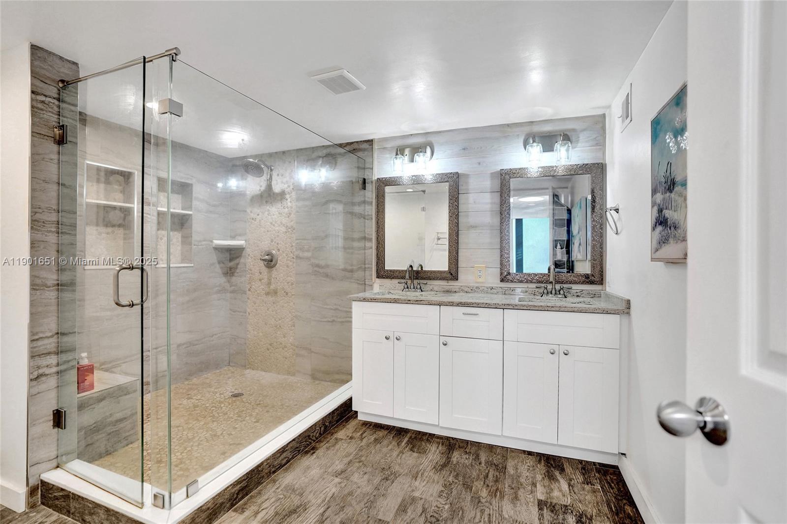 MAYFAIR HOUSE CONDO - Residential