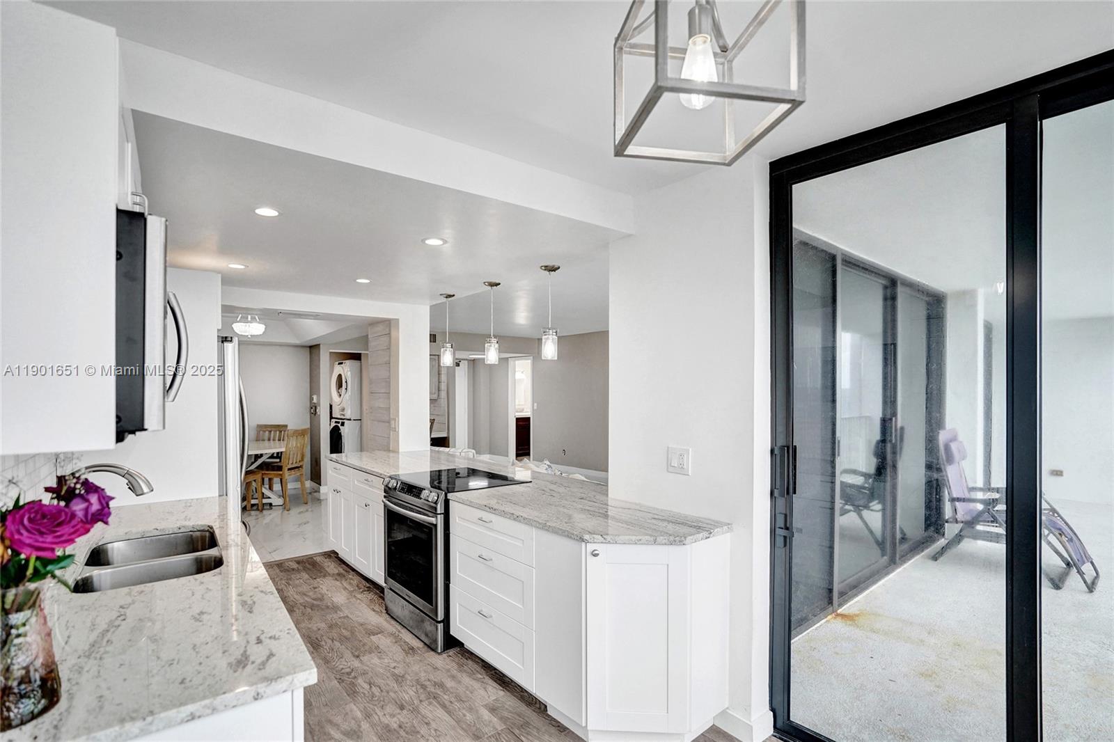 MAYFAIR HOUSE CONDO - Residential