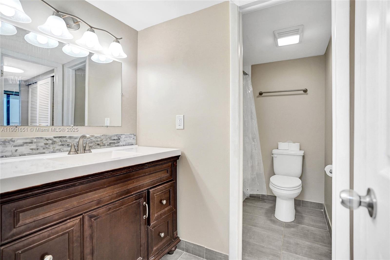 MAYFAIR HOUSE CONDO - Residential