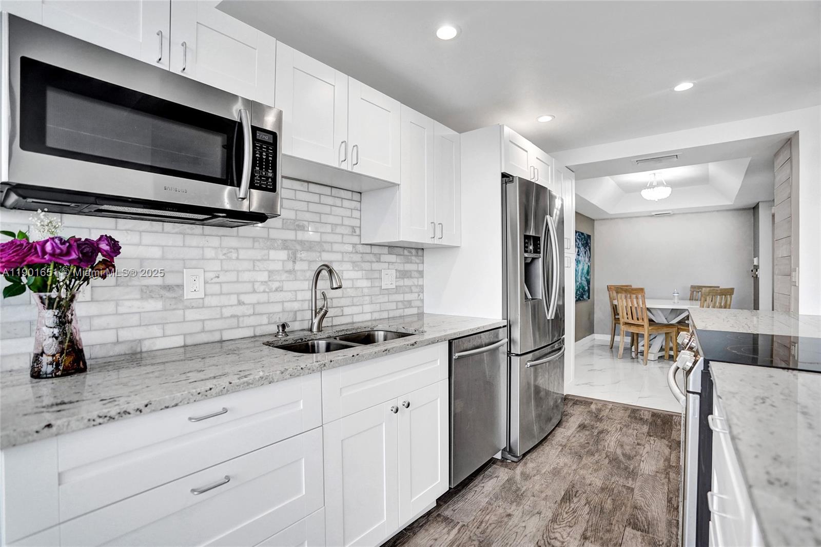 MAYFAIR HOUSE CONDO - Residential