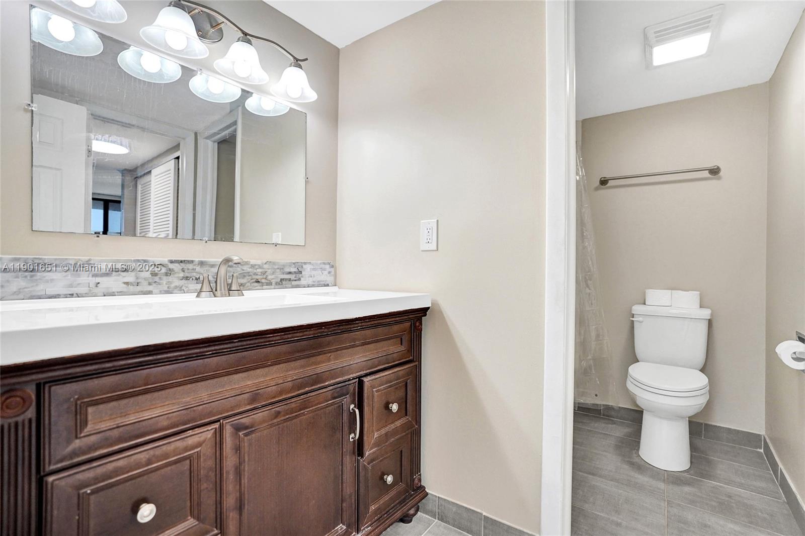 MAYFAIR HOUSE CONDO - Residential