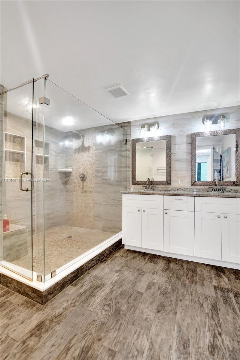 MAYFAIR HOUSE CONDO - Residential