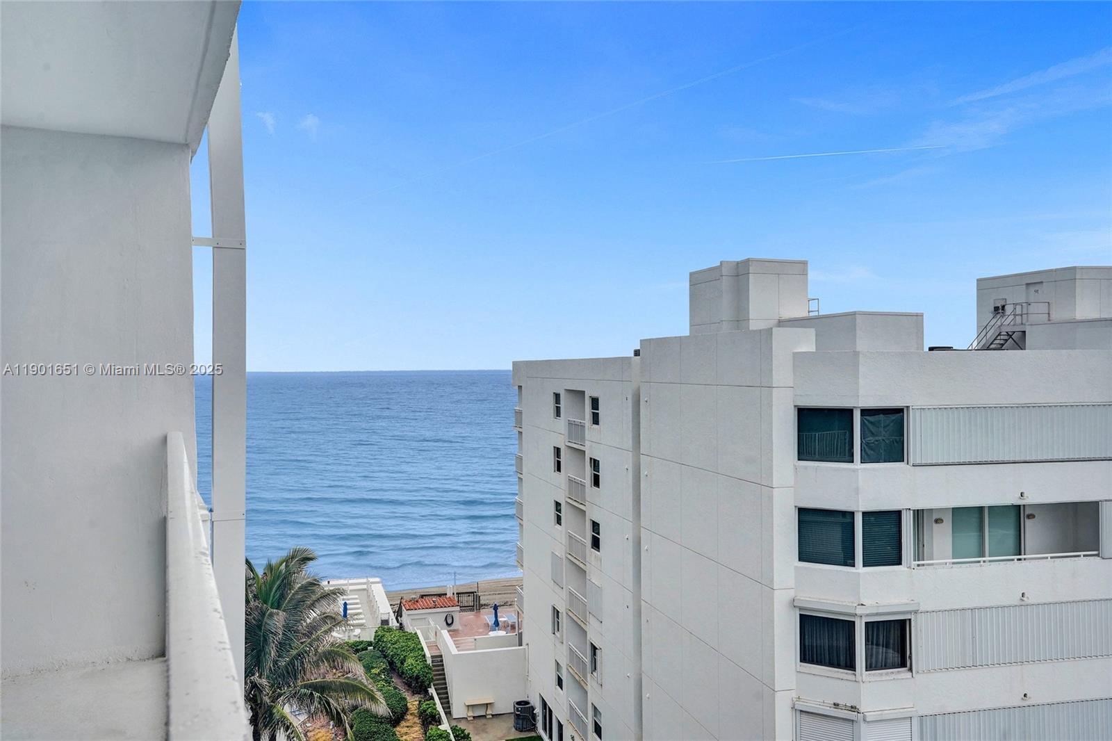 MAYFAIR HOUSE CONDO - Residential