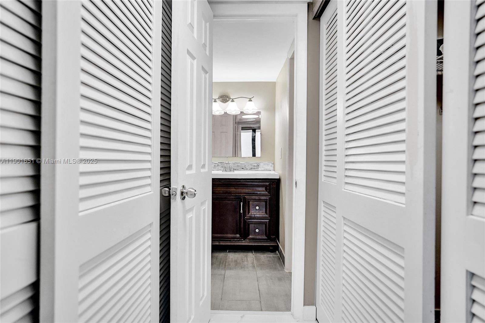 MAYFAIR HOUSE CONDO - Residential