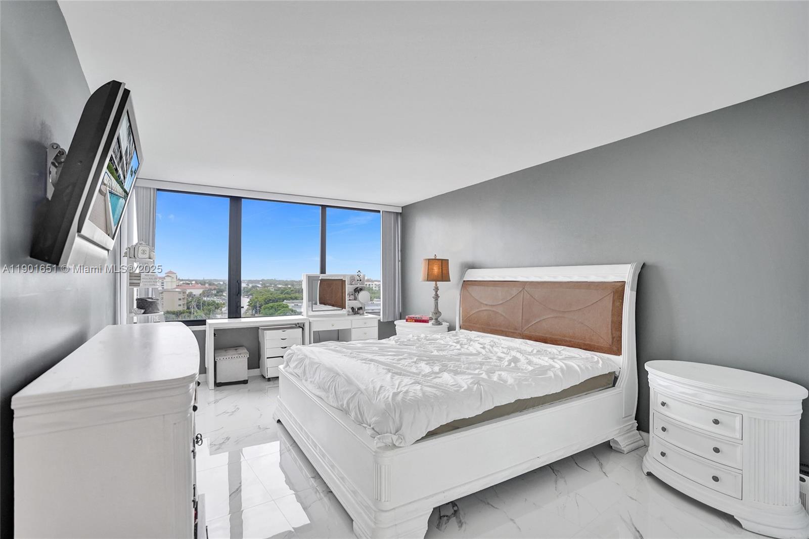 MAYFAIR HOUSE CONDO - Residential