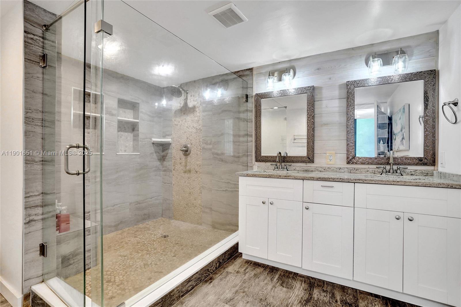 MAYFAIR HOUSE CONDO - Residential