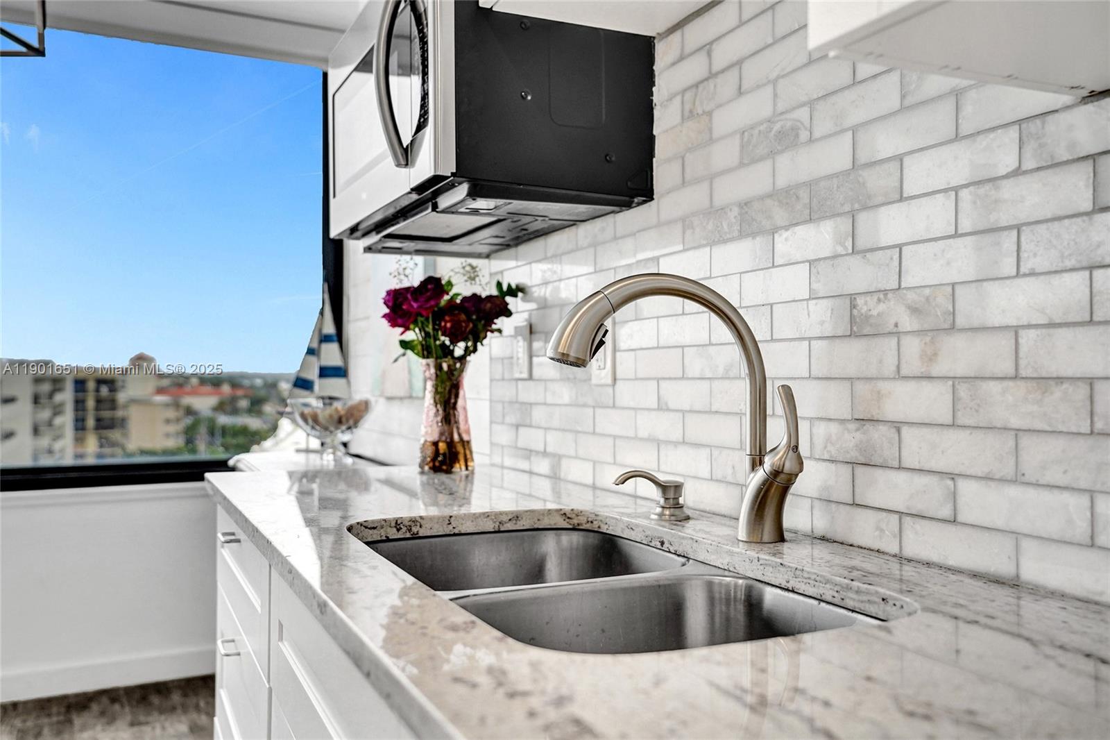 MAYFAIR HOUSE CONDO - Residential