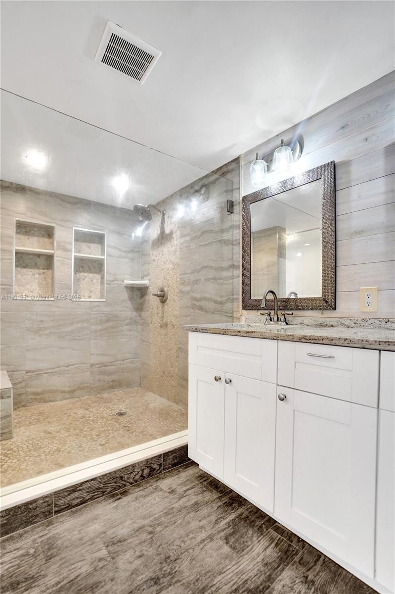 MAYFAIR HOUSE CONDO - Residential