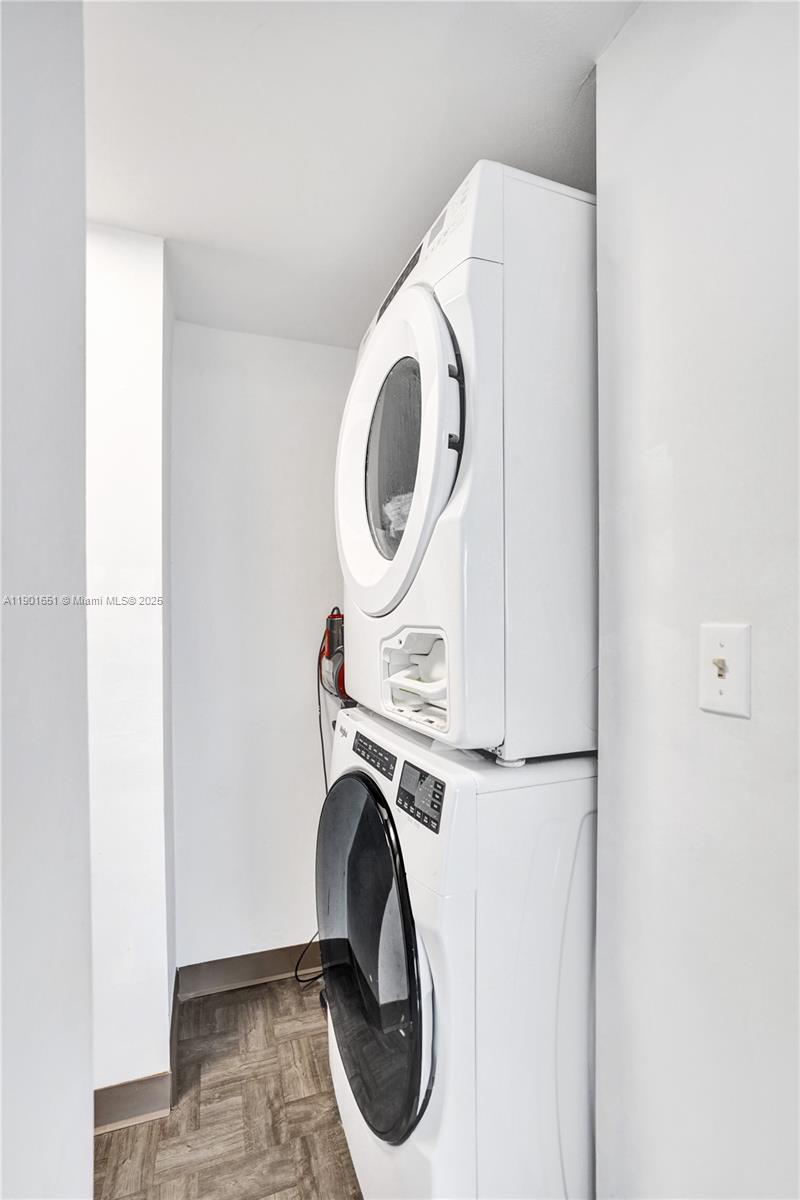 MAYFAIR HOUSE CONDO - Residential