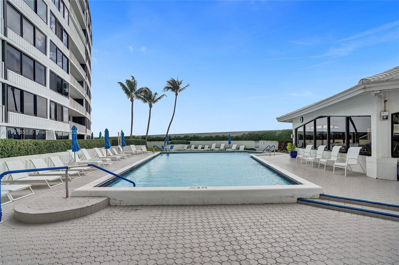 MAYFAIR HOUSE CONDO - Residential