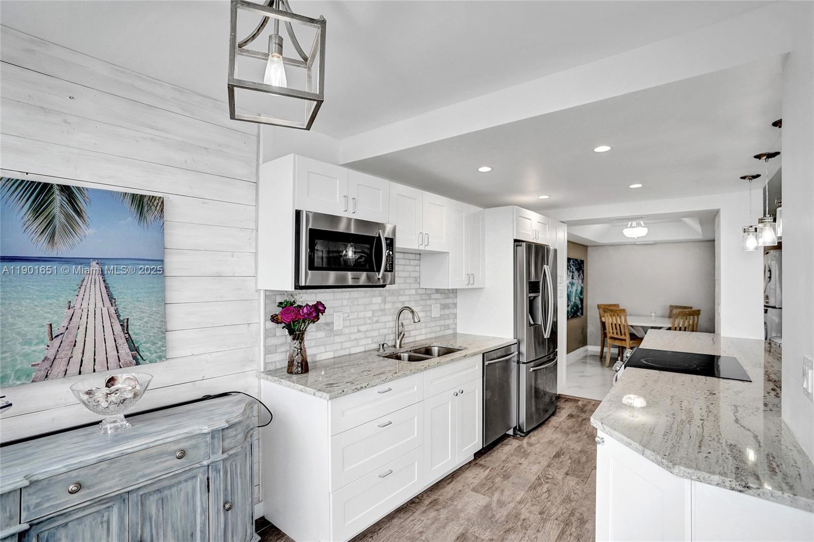 MAYFAIR HOUSE CONDO - Residential