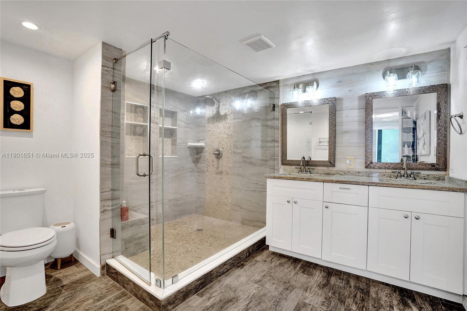 MAYFAIR HOUSE CONDO - Residential