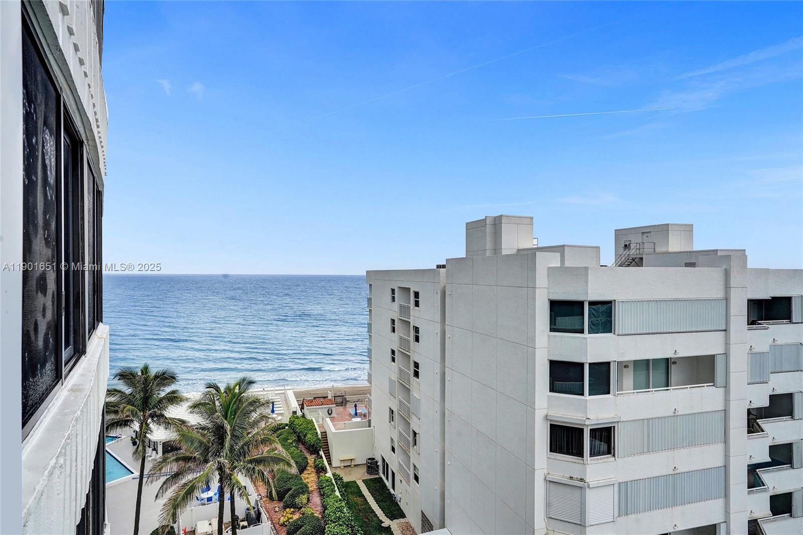 MAYFAIR HOUSE CONDO - Residential