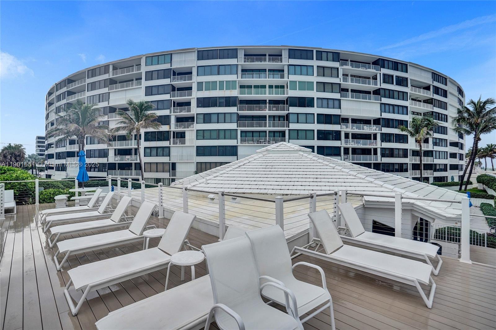 MAYFAIR HOUSE CONDO - Residential