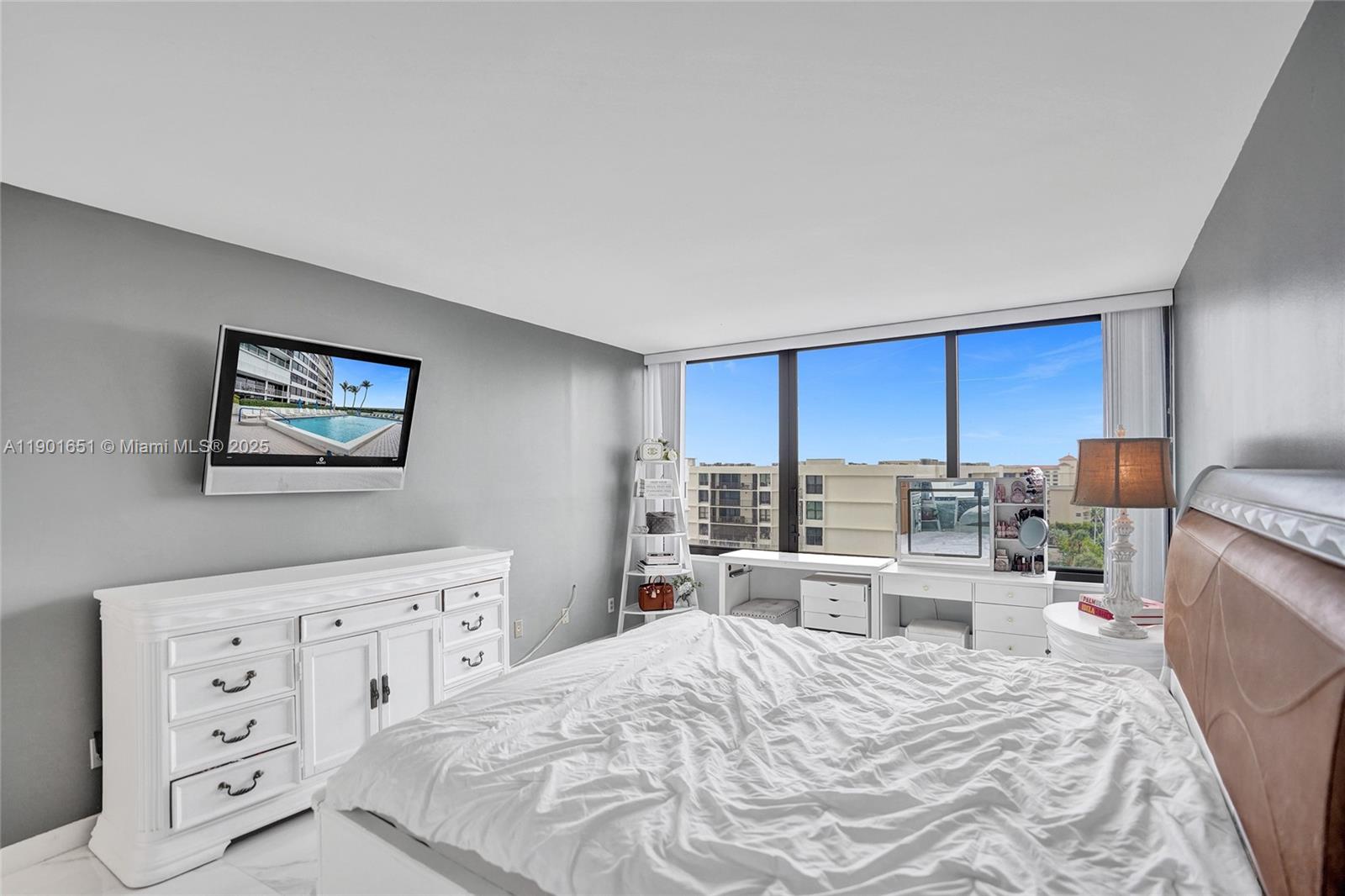 MAYFAIR HOUSE CONDO - Residential