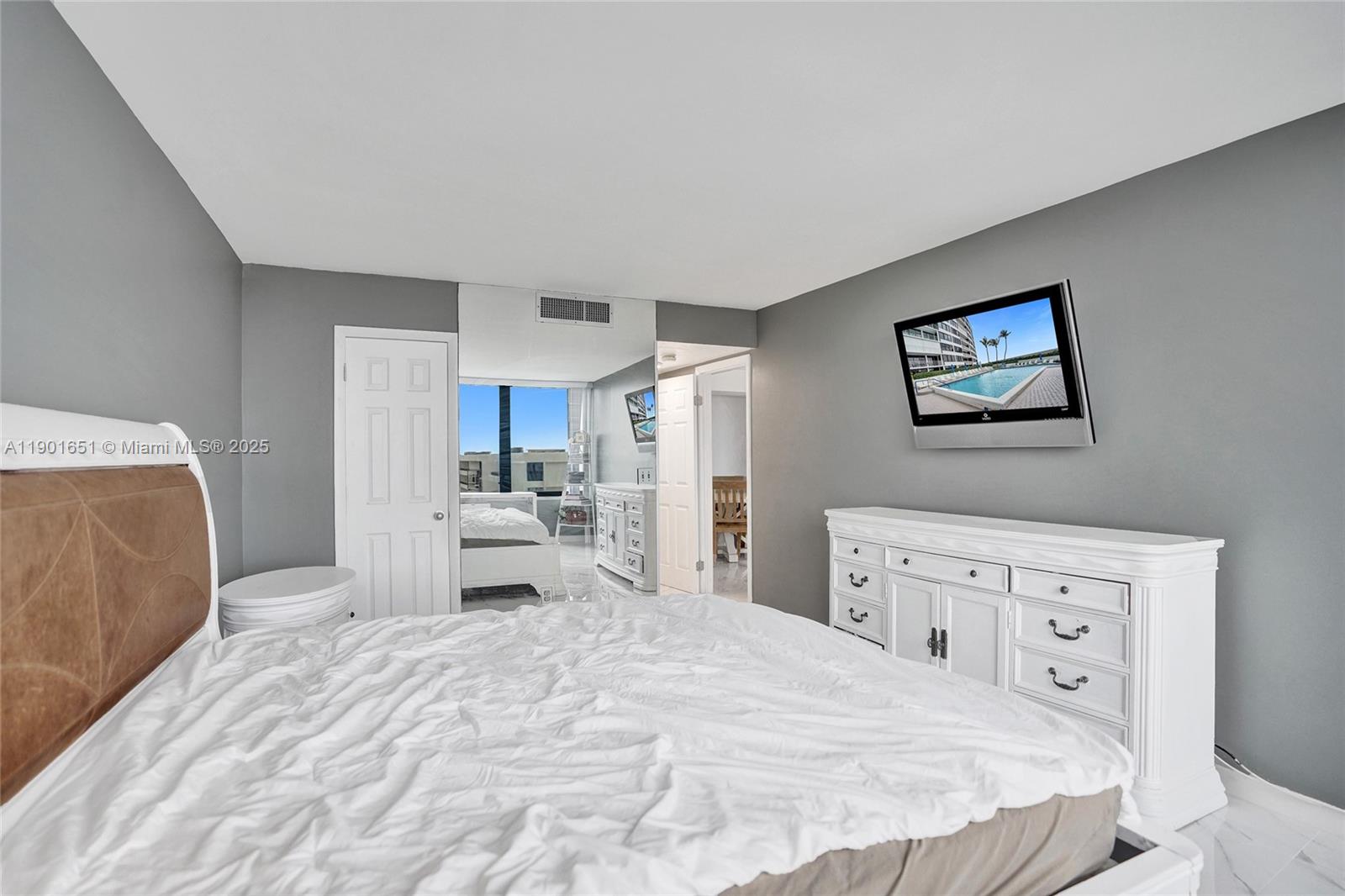 MAYFAIR HOUSE CONDO - Residential