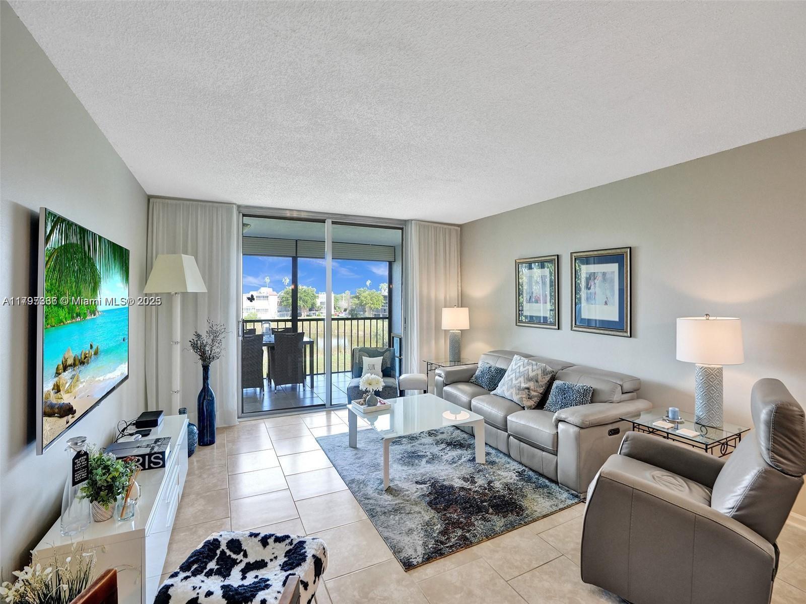 PALM LAKES CONDO - Residential