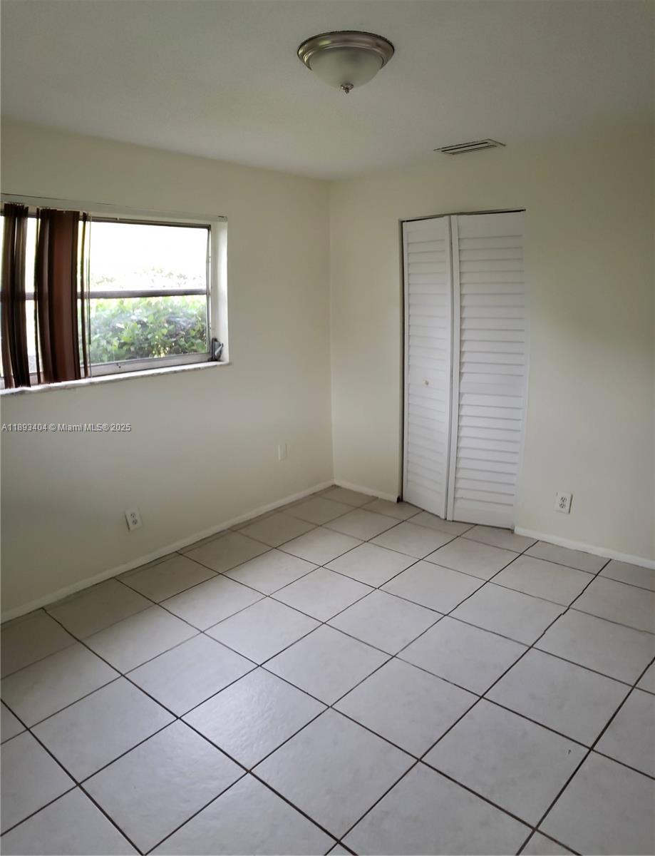 LAUDERHILL MANOR - Residential Lease