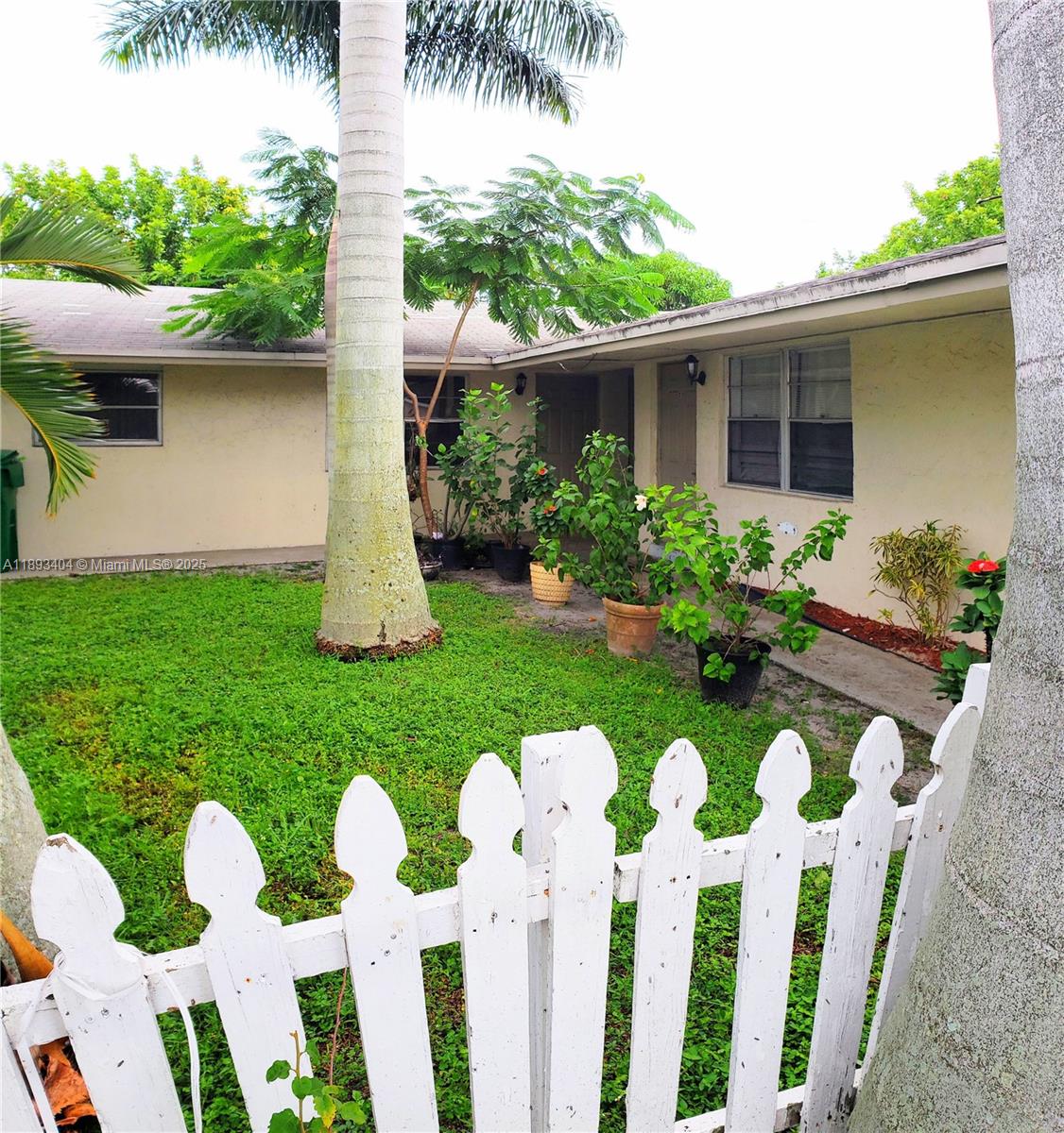 LAUDERHILL MANOR - Residential Lease