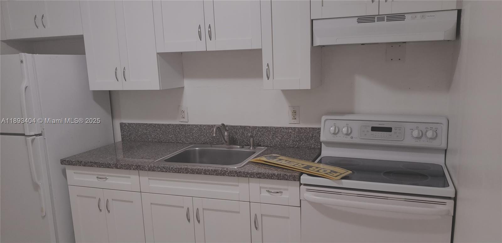 LAUDERHILL MANOR - Residential Lease